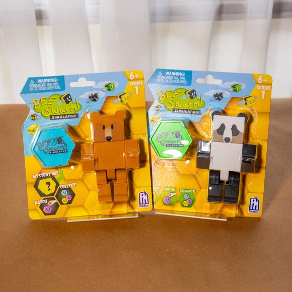 2-PACK BEE SWARM SIMULATOR Panda/Brown Bear Figure, Mystery Honeycomb Roblox NEW - Picture 1 of 2